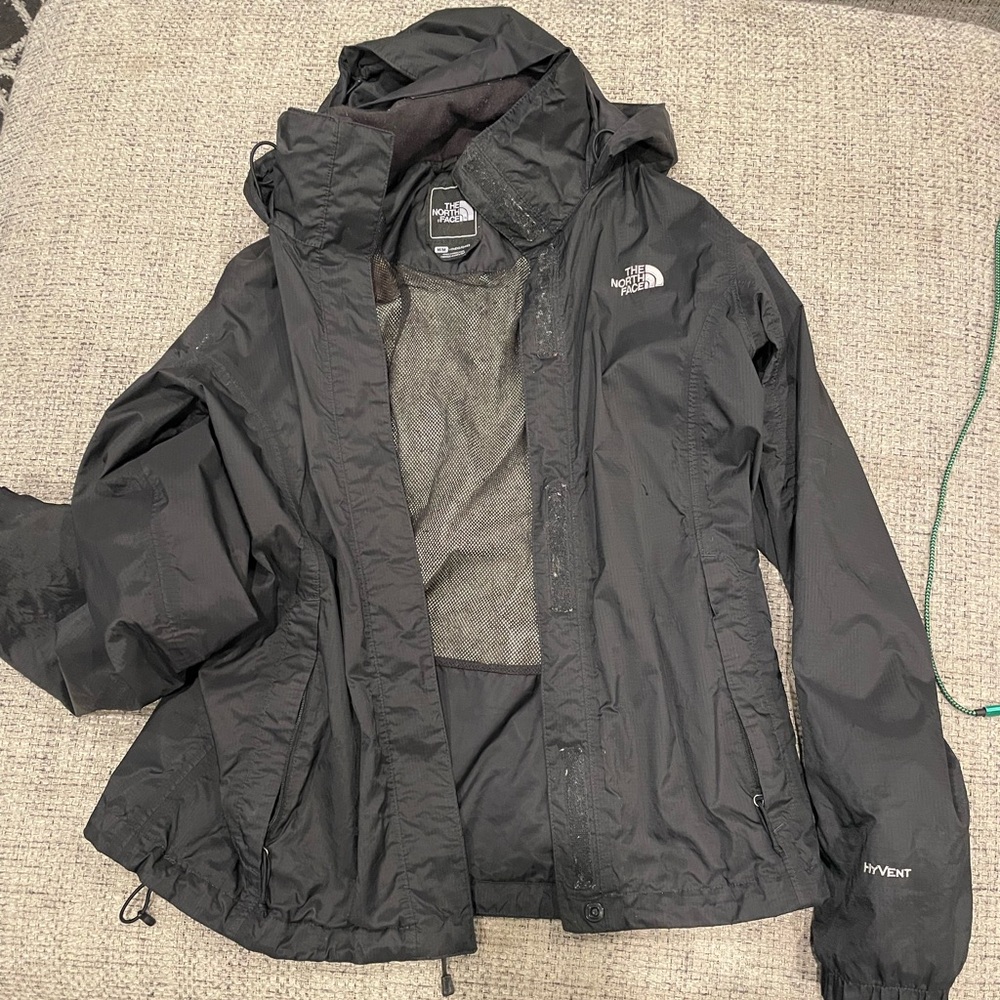 The North Face woman’s Resolve 2 Black Jacket MEDIUM